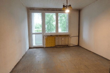 Sprzedam dwupokojowe mieszkanie z balkonem do remontu, 44,2 m², parter, bardzo dobra lokalizacja