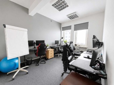 Biuro do wynajęcia 68 m² 1 piętro - parking i media w cenie najmu