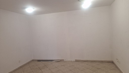 Dwupoziomowy lokal użytkowy w centrum miasta