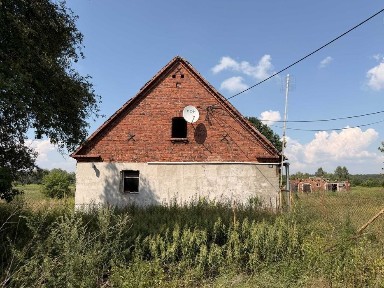Siedlisko 5,17 ha - dom, ceglana stodoła, budynki gospodarcze. 11 zł/m2. Pawłów, gm. Sośnie