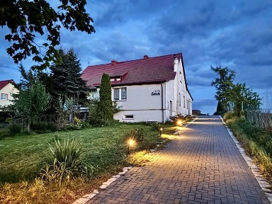 Dom na wsi w malowniczym Stańkowie, zabudowa bliźniacza, niezależna działka i księga wieczysta