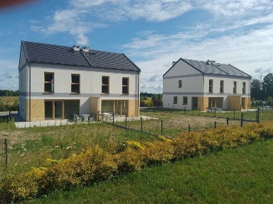 Dom w zabudowie bliźniaczej z dużą działką o pow. 600 m2