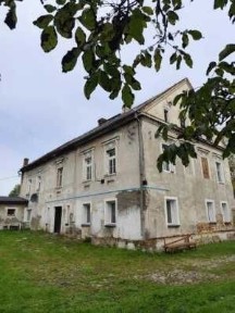 dom z zabudowaniami gospodarczymi na działce 7411m2