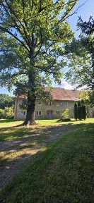Bez pośredników! Wydzielona 1/2 domu z budynkiem gospodarczym 199m² i działkami - Chwaliszów