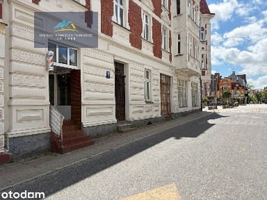 Lokal usługowy w kamienicy, parter z witryną