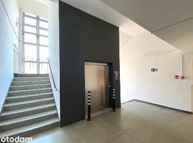 Mały lokal w budynku postindustrialnym, Mokotów, Sielce
