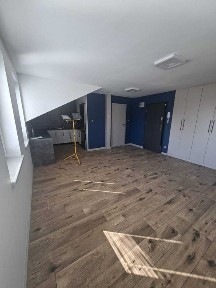 Wynajmę mieszkanie dwupokojowe BEZCZYNSZOWE w Skierniewicach ul.TRZCIŃSKA (obok Biedronki ). Mieszkania w nowowybudowne budynku. Cicha piękna okolica.