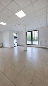 Lokal w centrum Jasła, parter - 90 m², duże witryny