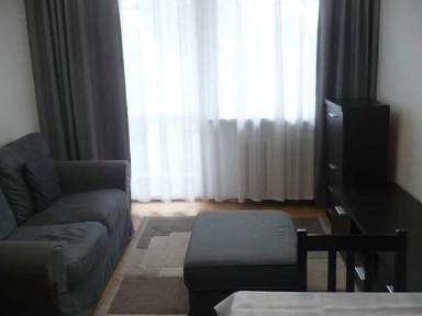 Sprzedam kawalerkę z sypialnią i balkonem.
