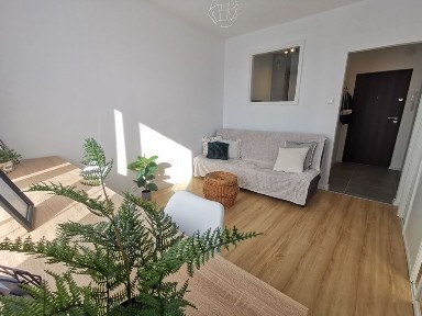 Komfortowa Kawalerka z oddzielną sypialnią - Nowe Miasto (ul.