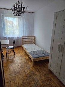 Mam do wynajęcia osobno pokoje z cztero-pokojowego mieszkania lub całe mieszkanie - kuchnia, łazienka, wc, korytarz jako części wspólne