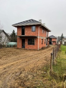 Dom Wolnostojacy 115m2 z Dzialka 600m2 Stan surowy z pokrytym dachem blachodachowka