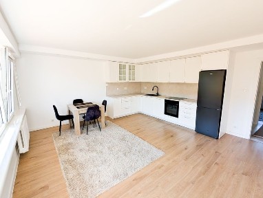 Nowoczesne po remoncie, gotowe do wprowadzenia M4 1 piętro, os. Południe ul. Żeromskiego, 61m2, 3 sypialnie + salon z aneksem, piwnica, balkon