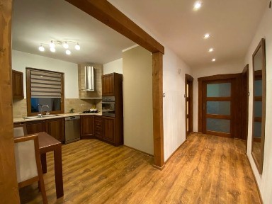 Bezczynszowe mieszkanie z ogrodem. 4pokoje. 93m2 w centrum w dwulokalowej kamienicy.