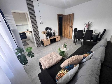 1 PIĘTRO 2 pokoje po remoncie.Balkon.Pojezierska