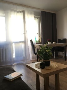 Słoneczna kawalerka z balkonem
