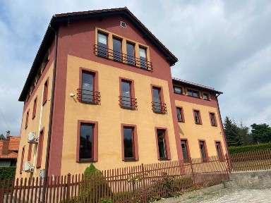 Budynek usługowo-biurowy z częścią mieszkalną