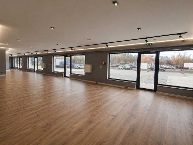 Wynajmę Nowoczesny lokal z parkingiem idealny pod medycynę kancelarię beuty usługi gastronomię prywatny parking dojazd A4 centrum komunikacja miejska