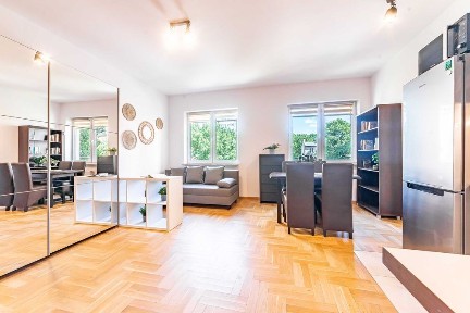 Cicha kawalerka 31 m² | Okna na podwórko | Manufaktura | Klonowa 36