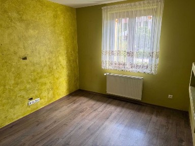 Sprzedam mieszkanie trzy-pokojowe 55mkw parter