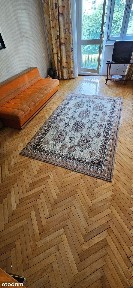 Dwupokojowe mieszkanie z potencjałem do własnej aranżacji.