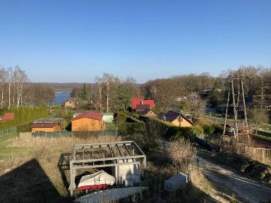 Domek letniskowy nad jeziorem przy puszczy