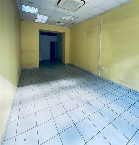 LOKAL z witryną w centrum Mysłowic. Parter, klimatyzacja, miejsca postojowe przy ulicy