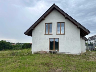 DOM W STANIE SUROWYM z przyłączami i dwiema działkami