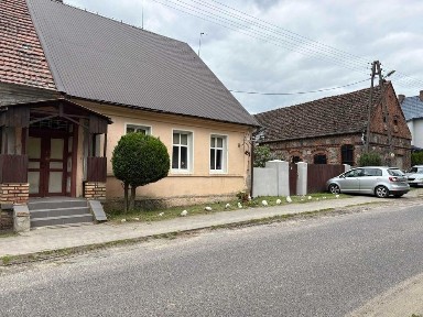 Dom z budynkiem gospodarczym wraz z dużą działką.