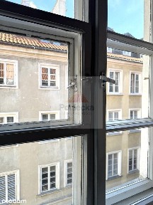 Dwustronnewidok na kamienicestary detal