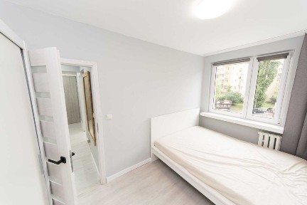 Komfortowe mieszkanie 47 m² | 3 osobne pokoje + osobna kuchnia | Balkon | Osiedle Piastów | Bezpłatne parkowanie
