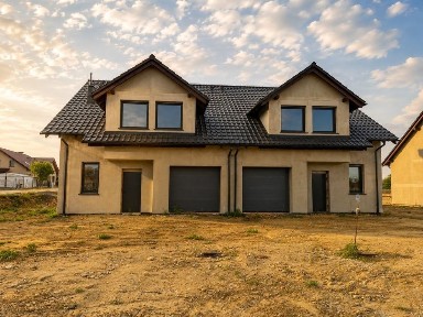 Bliźniak z widokiem na panoramę Lubina