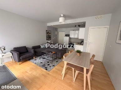 2 zadbane pokoje, ścisłe centrum, winda