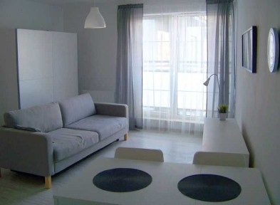 Kawalerka w apartamentowcu, bezpośrednio