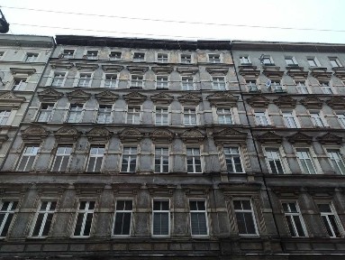 Sprzedam ładne, przestronne, jasne mieszkanie na Przedmieściu Oławskim 56 m kw.