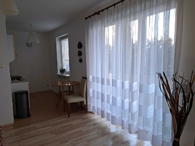 Wynajmę dużą słoneczną kawalerkę z balkonem