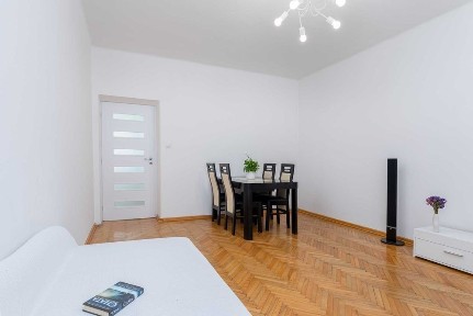 2 ODDZIELNE pokoje, osobna jasna KUCHNIA, ok 7 min do tramwaju