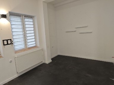 Lokal użytkowy w centrum do wynajęcia 35m2 oraz parking