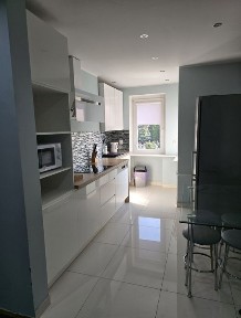 Piętro domu do 10 osób wynajem Wrocław wylot na Oławę. Najem długoterminowy