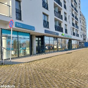 Lokal usługowy na parterze z witryną