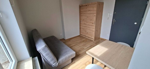 Do wynajęcia nowoczwsna kawalerka po kapitalnym remoncie.