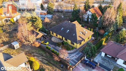 Dom: dwa mieszkania i przestrzeń na działalność