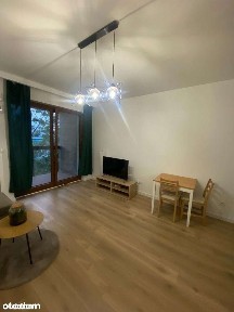 Przestronna klimatyzowana kawalerka - bezpośrednio