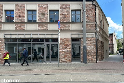 Lokal usługowy na parterze z witryną