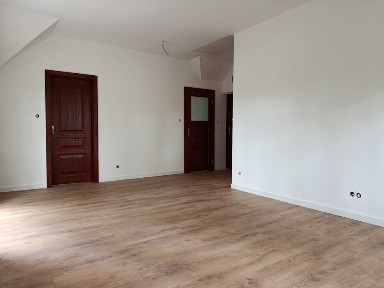 Nowy apartament 2 pokoje z ogródkiem i 2 miejsca parkingowe do wynajęcia w Milanówku Północnym