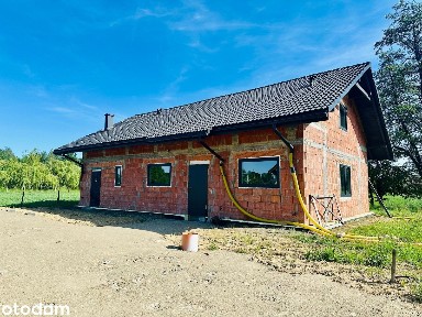 Dom na uboczu w ładnym miejscu, wykończ tak jak byś chciał.