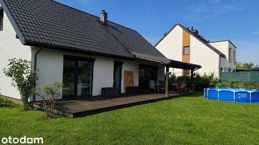 Dom wolnostojący z użytkowym poddaszem
