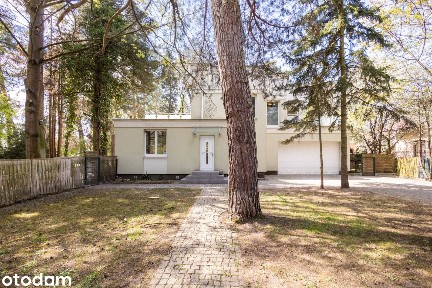 PIĘKNA wolnostojąca WILLA z dużą działką i garażem na 2 samochody !