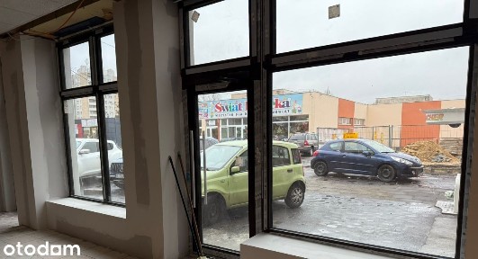 Ścisłe centrum przy głównej drodze z parkingiem