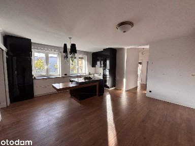 Przestronne ustawne mieszkanie 3 pok., garderoba, parking, 82 m2 Książ
